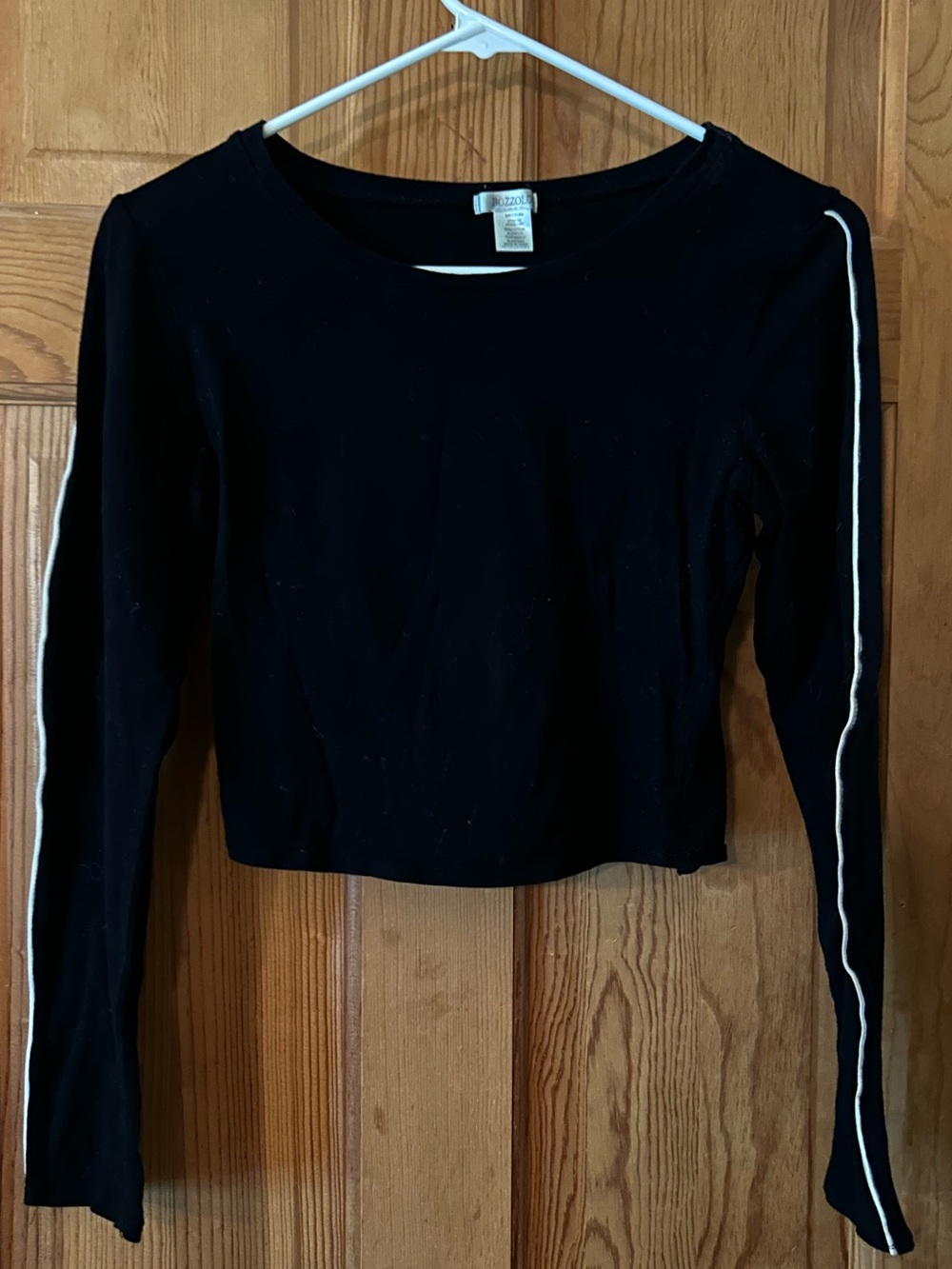 Bozzolo Black Long-Sleeve Cropped Top with White Sleeve Piping